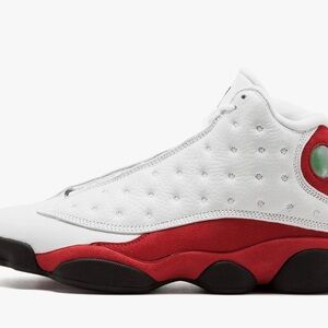 Jordan 13 retro Chicago 2017 in original box
Tried on once mint condition